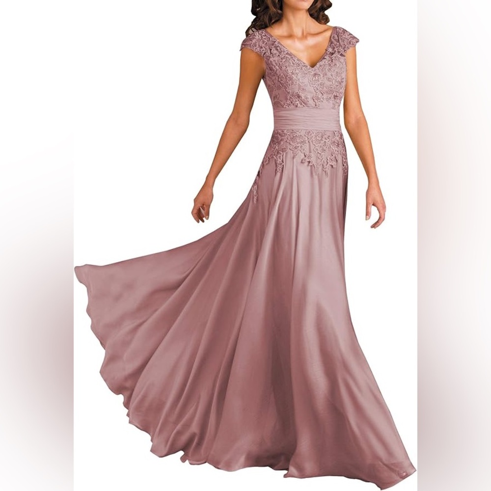NWOT Women’s V-Neck Lace and Chiffon Gown
